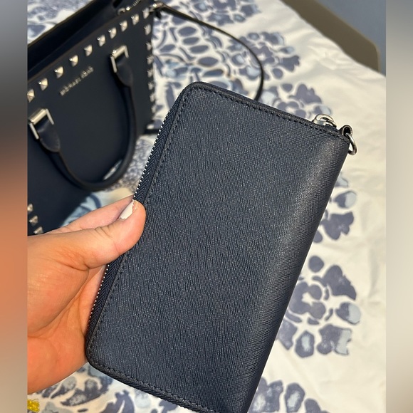 Navy blue Michael Kors handbag and wallet - Picture 9 of 10